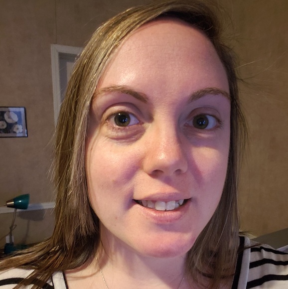 Meet your Posher, Vickie - Picture 1 of 1